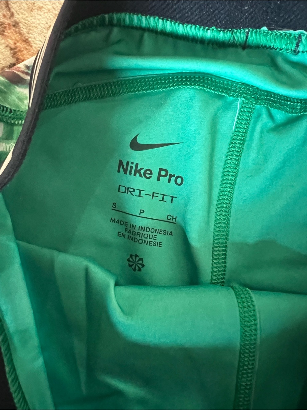 Nike Pro Women’s Green Abstract Print Compression Shorts Size Small - Picture 2 of 2